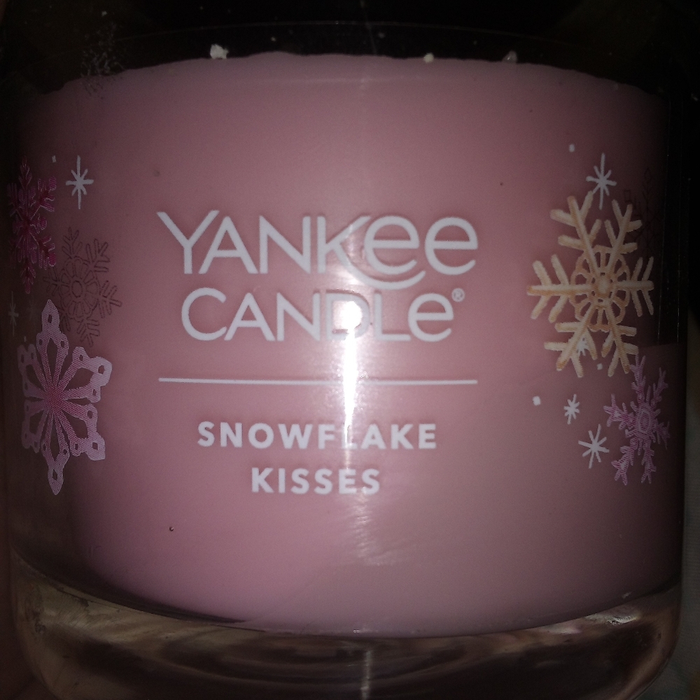 Yankee candle snowflakes kiss 4.3oz